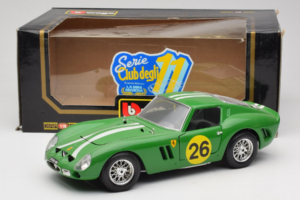 Ferrari 250 GTO #26 Zöld Fehér Csíkok 1962 Bburago 1:18 3011-G3 Fém – 8. kép a 8-ből