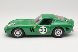 Ferrari 250 GTO #33 Zöld Bburago 1:18 3011-G1 Fém – 4. kép a 8-ből