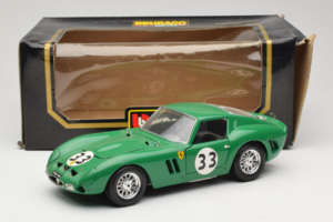 Ferrari 250 GTO #33 Zöld Bburago 1:18 3011-G1 Fém – 8. kép a 8-ből