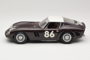 Ferrari 250 GTO #86 Fekete Bburago 1:18 3011-B1 Fém – 4. kép a 8-ből