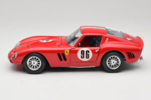 Ferrari 250 GTO #96 Piros 1962 Bburago 1:18 3011-N1 Fém – 4. kép a 8-ből