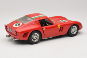 Ferrari 250 GTO #96 Piros Olasz Zászló 1962 Bburago 1:18 3011-P2 Fém – 3. kép a 8-ből