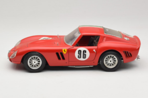 Ferrari 250 GTO #96 Piros Olasz Zászló 1962 Bburago 1:18 3011-P2 Fém – 4. kép a 8-ből