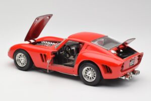 Ferrari 250 GTO Piros Bburago 1:18 3011 Fém – 5. kép a 8-ből