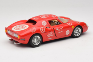 Ferrari 250 LM Piros Fehér Essen Autographs Limitált Kiadás Bburago 1:18 3033-P4 Fém – 3. kép a 8-ből