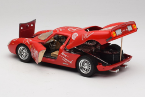 Ferrari 250 LM Piros Fehér Essen Autographs Limitált Kiadás Bburago 1:18 3033-P4 Fém – 5. kép a 8-ből