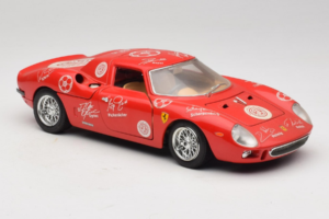 Ferrari 250 LM Piros Fehér Essen Autographs Limitált Kiadás Bburago 1:18 3033-P4 Fém – 6. kép a 8-ből