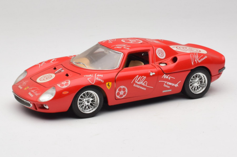 Ferrari 250 LM Piros Fehér Essen Autographs Limitált Kiadás Bburago 1:18 3033-P4 Fém