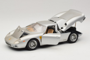 Ferrari 250 LM Ezüst Bburago 1:18 3033-S1 Fém – 2. kép a 8-ből