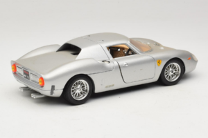 Ferrari 250 LM Ezüst Bburago 1:18 3033-S1 Fém – 3. kép a 8-ből