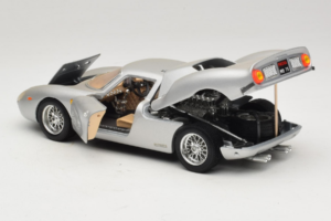 Ferrari 250 LM Ezüst Bburago 1:18 3033-S1 Fém – 5. kép a 8-ből