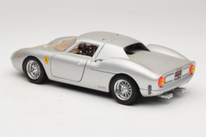 Ferrari 250 LM Ezüst Bburago 1:18 3033-S1 Fém – 7. kép a 8-ből