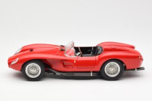 Ferrari 250 Testa Rossa Pontoon Fender Piros CMC 1:18 M-071 Fém – 3. kép a 6-ből