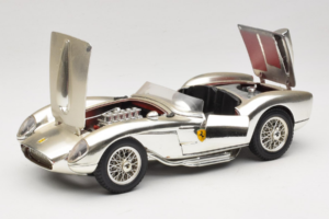 Ferrari 250 Testa Rossa Chrome Ezüst Bburago 1:18 3007-C1 Fém – 2. kép a 8-ből