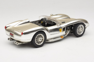 Ferrari 250 Testa Rossa Chrome Ezüst Bburago 1:18 3007-C1 Fém – 3. kép a 8-ből