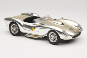 Ferrari 250 Testa Rossa Chrome Ezüst Bburago 1:18 3007-C1 Fém – 6. kép a 8-ből