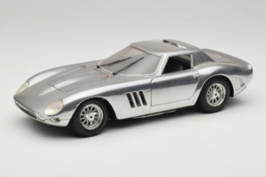 Ferrari 275 GTB Chrome Ezüst Guiloy 1:18 B004 Fém