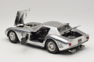 Ferrari 275 GTB Chrome Ezüst Guiloy 1:18 B004 Fém – 5. kép a 8-ből