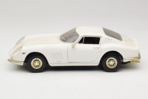 Ferrari 275 GTB/4 Fehér ERTL 1:18 7493 Fém – 4. kép a 8-ből