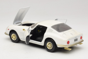 Ferrari 275 GTB/4 Fehér ERTL 1:18 7493 Fém – 5. kép a 8-ből