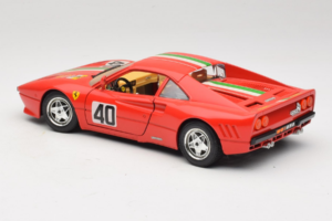 Ferrari 288 GTO #40 Piros Olasz Zászló 1984 Bburago 1:18 3027-P1 Fém – 7. kép a 8-ből