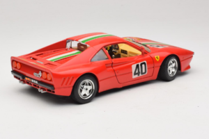 Ferrari 288 GTO #40 Piros Olasz Zászló 1984 Bburago 1:18 3027-P1 Fém – 3. kép a 8-ből