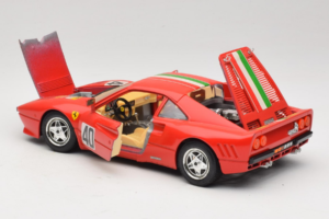 Ferrari 288 GTO #40 Piros Olasz Zászló 1984 Bburago 1:18 3027-P1 Fém – 5. kép a 8-ből