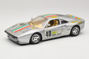 Ferrari 288 GTO #40 Ezüst 1984 Bburago 1:18 3027-S1 Fém