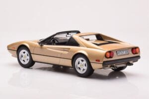 Ferrari 308 GTS Arany Limitált Kiadás Norev 1:18 187932 Fém – 5. kép a 6-ből