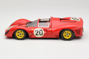 Ferrari 330 P4 #20 Piros 1967 Revell 1:18 48822-P1 Fém – 4. kép a 8-ből