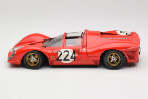 Ferrari 330 P4 #224 Piros 1967 Revell 1:18 48825-P2 Fém – 4. kép a 7-ből