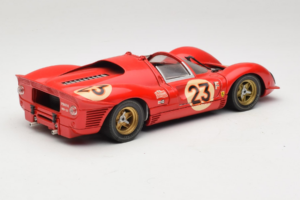 Ferrari 330 P4 #23 L. Bandini / C. Amon 24 Hours of Daytona Winner 1967 Revell 1:18 48833 Fém – 3. kép a 8-ből