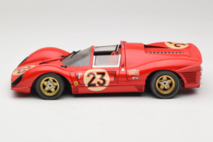 Ferrari 330 P4 #23 L. Bandini / C. Amon 24 Hours of Daytona Winner 1967 Revell 1:18 48833 Fém – 4. kép a 8-ből