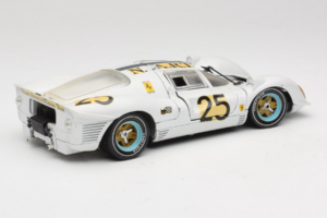 Ferrari 330 P4 #25 Fehér Revell 1:18 48845 Fém – 3. kép a 8-ből