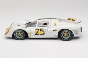 Ferrari 330 P4 #25 Fehér Revell 1:18 48845 Fém – 4. kép a 8-ből