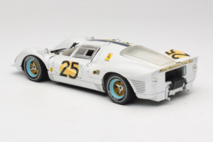 Ferrari 330 P4 #25 Fehér Revell 1:18 48845 Fém – 7. kép a 8-ből