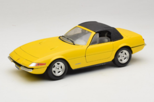 Ferrari 365 GTS/4 Daytona Kabrió Sárga Techno Giodi 1:18 740028 Fém