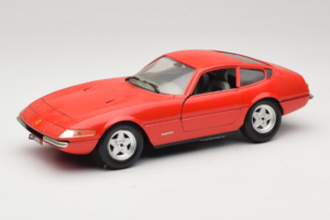 Ferrari 365 GTB/4 Daytona Piros Techno Giodi 1:18 40011-P2 Fém