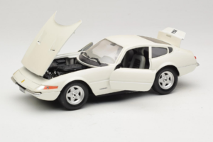 Ferrari 365 GTB/4 Daytona Berlina Fehér Techno Giodi 1:18 74007 Fém – 2. kép a 8-ből