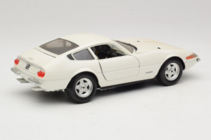 Ferrari 365 GTB/4 Daytona Berlina Fehér Techno Giodi 1:18 74007 Fém – 3. kép a 8-ből