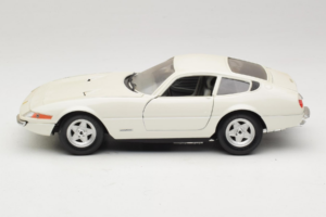 Ferrari 365 GTB/4 Daytona Berlina Fehér Techno Giodi 1:18 74007 Fém – 4. kép a 8-ből