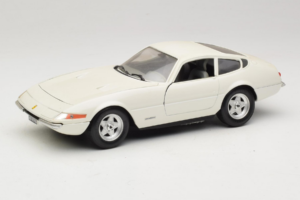Ferrari 365 GTB/4 Daytona Berlina Fehér Techno Giodi 1:18 74007 Fém