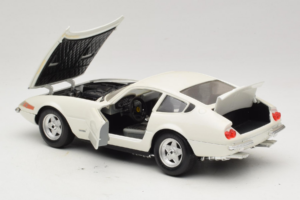 Ferrari 365 GTB/4 Daytona Berlina Fehér Techno Giodi 1:18 74007 Fém – 5. kép a 8-ből