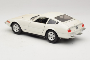 Ferrari 365 GTB/4 Daytona Berlina Fehér Techno Giodi 1:18 74007 Fém – 7. kép a 8-ből
