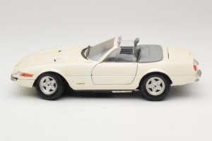 Ferrari 365 GTS/4 Spider Fehér Techno Giodi 1:18 40028 Fém – 4. kép a 8-ből