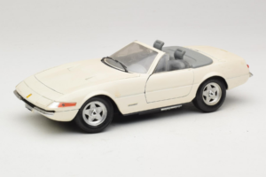 Ferrari 365 GTS/4 Spider Fehér Techno Giodi 1:18 40028 Fém
