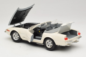 Ferrari 365 GTS/4 Spider Fehér Techno Giodi 1:18 40028 Fém – 5. kép a 8-ből