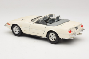 Ferrari 365 GTS/4 Spider Fehér Techno Giodi 1:18 40028 Fém – 7. kép a 8-ből