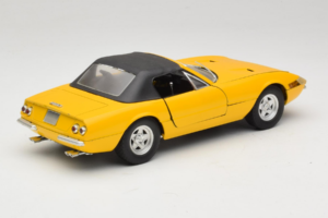 Ferrari 365 GTS Sárga Fekete Tetővel Solido 1:18 8018 Fém – 3. kép a 8-ből