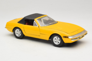 Ferrari 365 GTS Sárga Fekete Tetővel Solido 1:18 8018 Fém – 6. kép a 8-ből